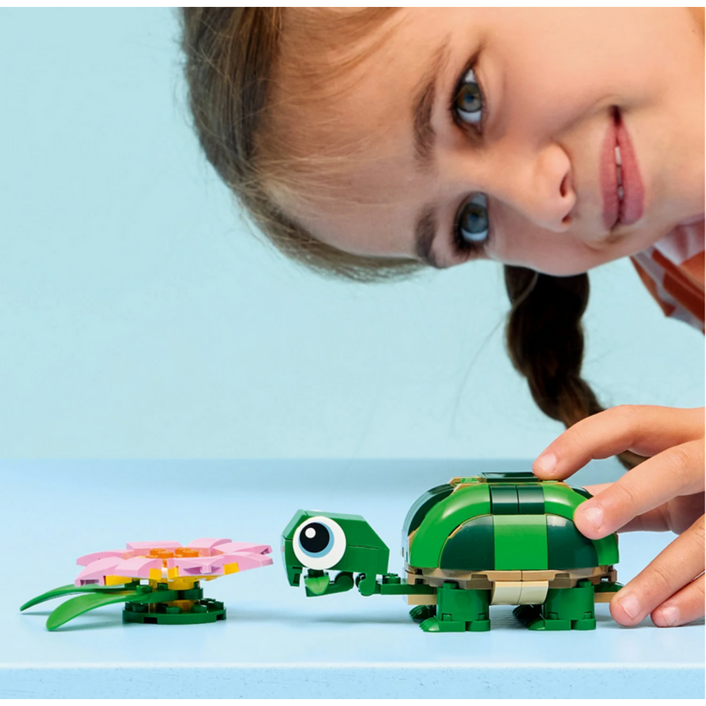LEGO TURTLE WITH A WATER LILY FLOWER