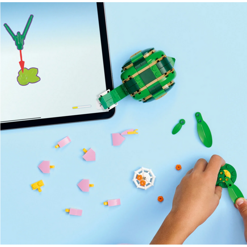 LEGO TURTLE WITH A WATER LILY FLOWER