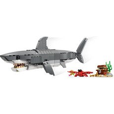 LEGO FIERCE SHARK WITH A TREASURE CHEST