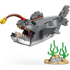 LEGO FIERCE SHARK WITH A TREASURE CHEST