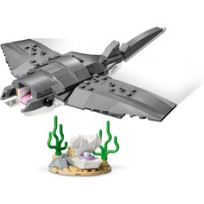 LEGO FIERCE SHARK WITH A TREASURE CHEST