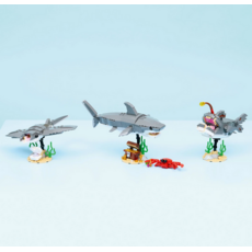LEGO FIERCE SHARK WITH A TREASURE CHEST