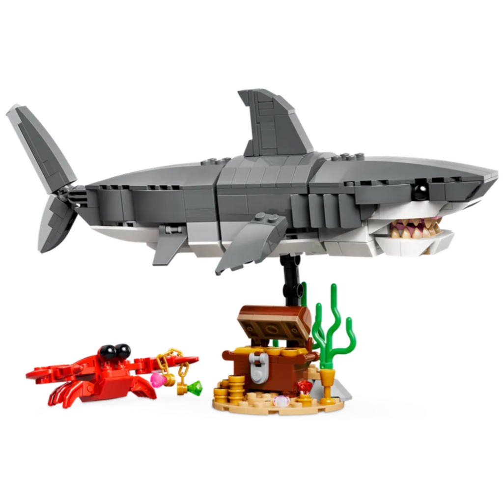 LEGO FIERCE SHARK WITH A TREASURE CHEST