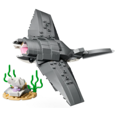 LEGO FIERCE SHARK WITH A TREASURE CHEST