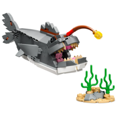 LEGO FIERCE SHARK WITH A TREASURE CHEST