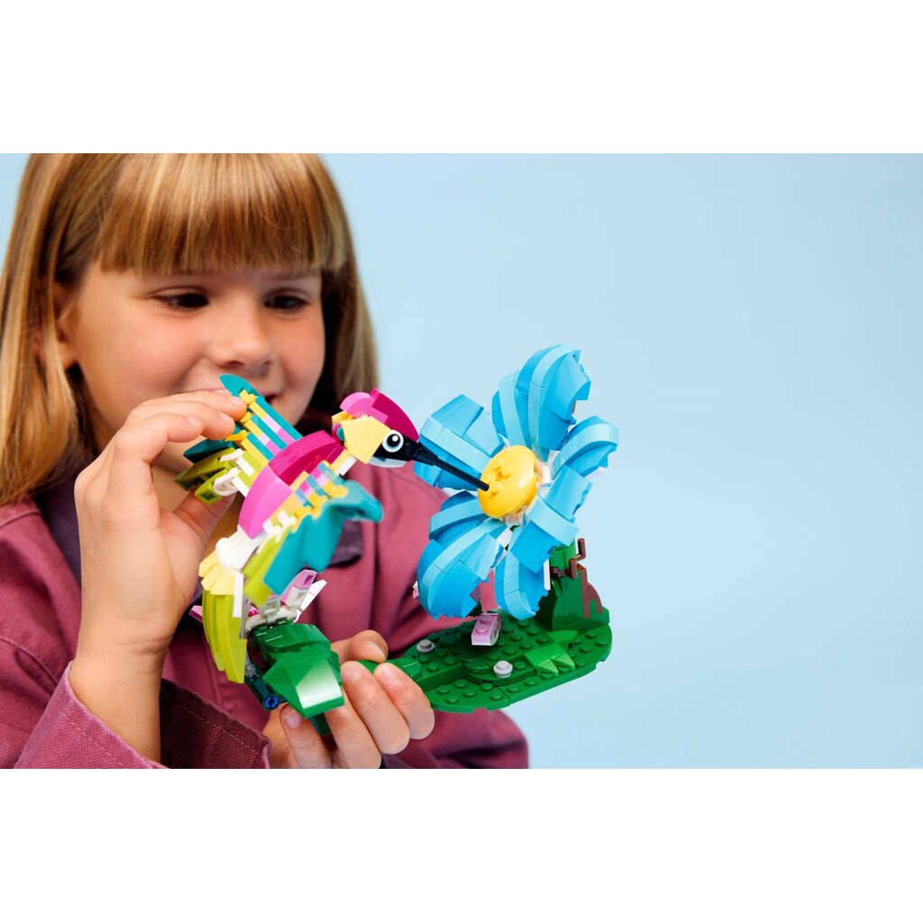 LEGO WILD ANIMALS: COLORFUL HUMMINGBIRD