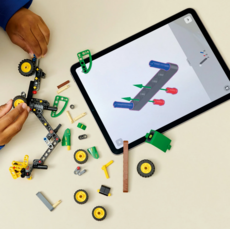 LEGO JOHN DEERE 1470H WHEELED HARVESTER