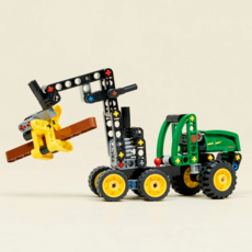 LEGO JOHN DEERE 1470H WHEELED HARVESTER