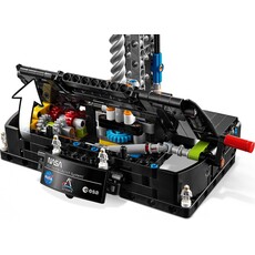 LEGO NASA ARTEMIS SPACE LAUNCH SYSTEM ROCKET