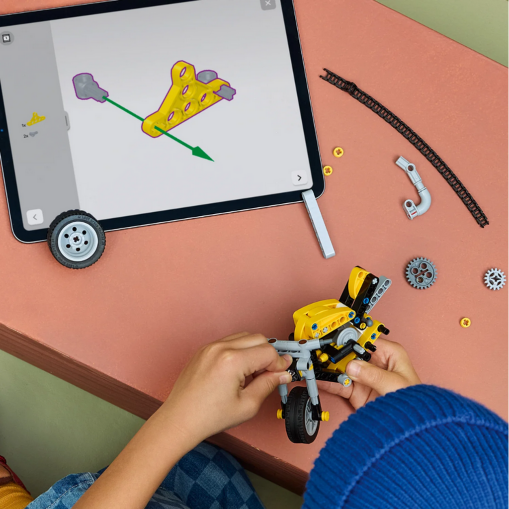 LEGO YELLOW MOTORCYCLE