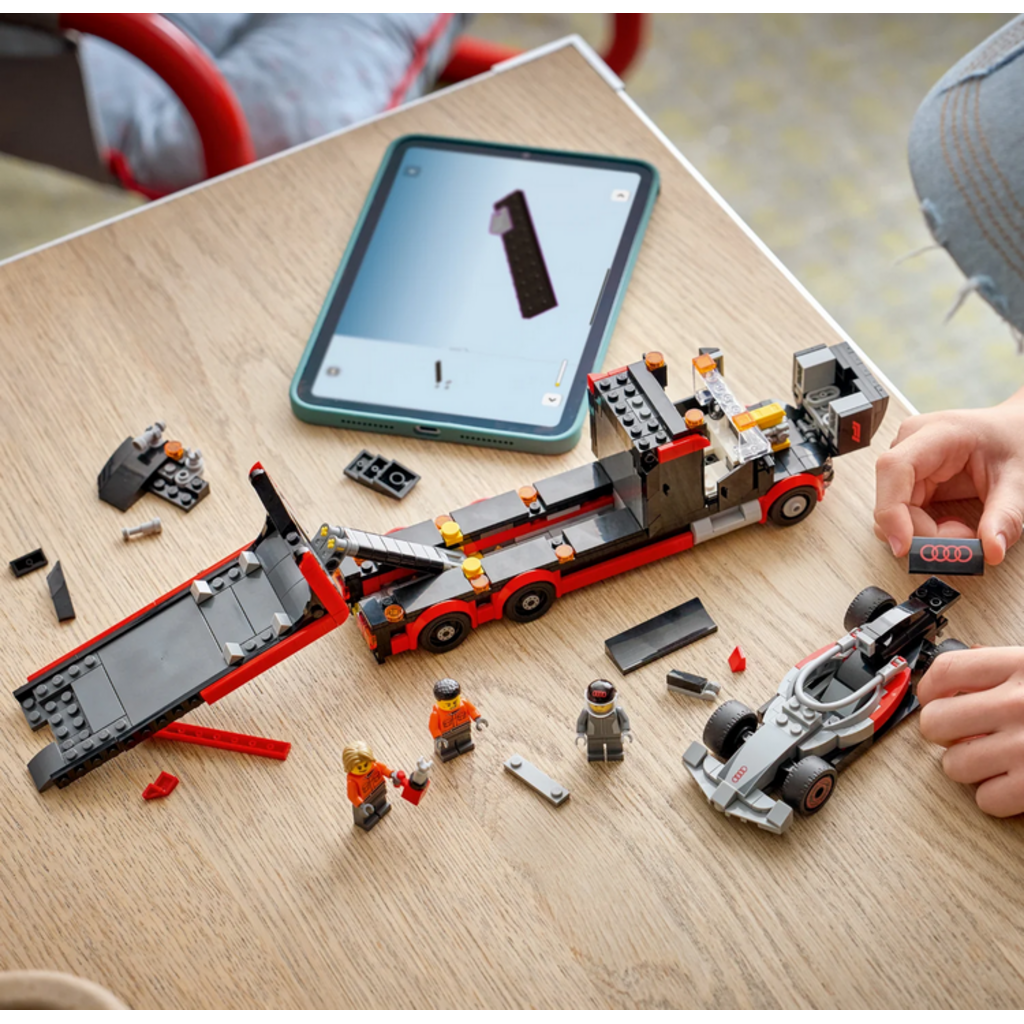 LEGO F1 DISPLAY TRUCK WITH AUDI F1 RACE CAR