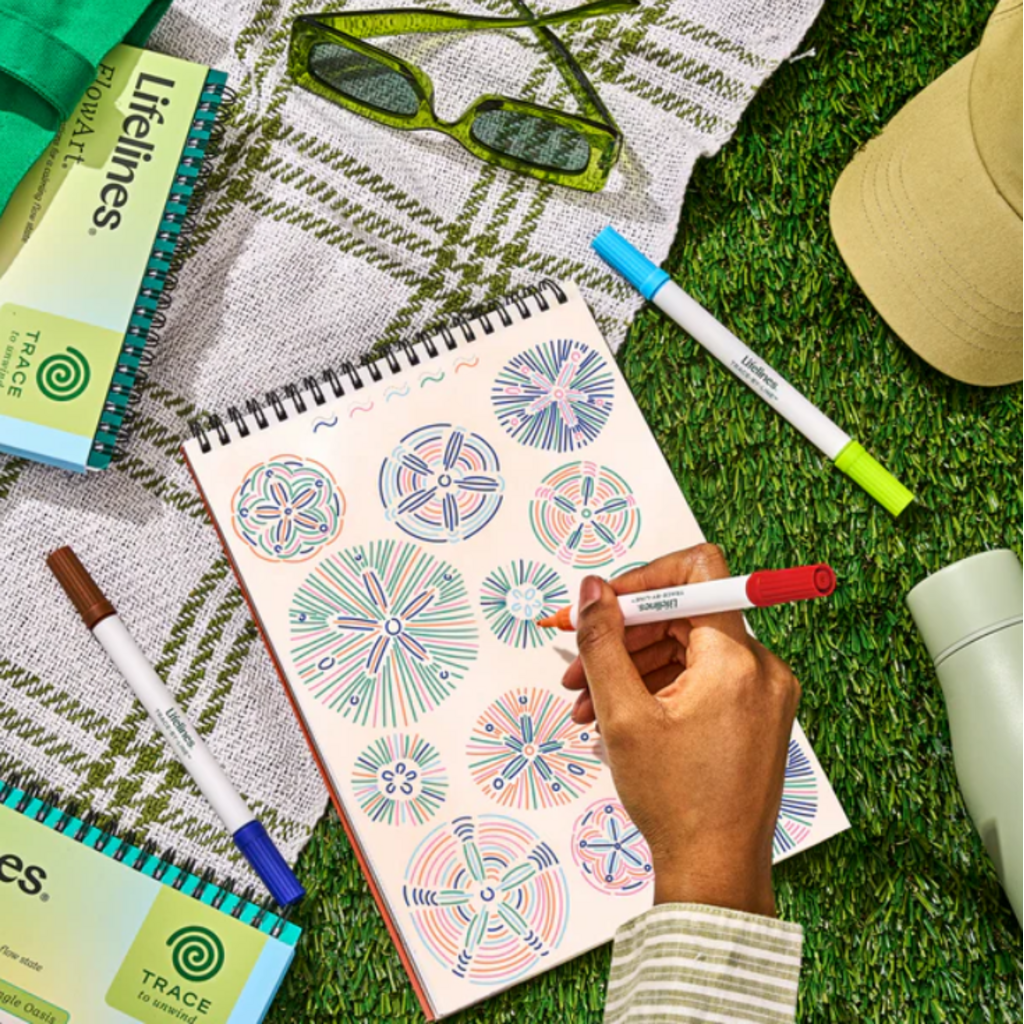 TRACE-BY-LINE TROPICAL PARADISE