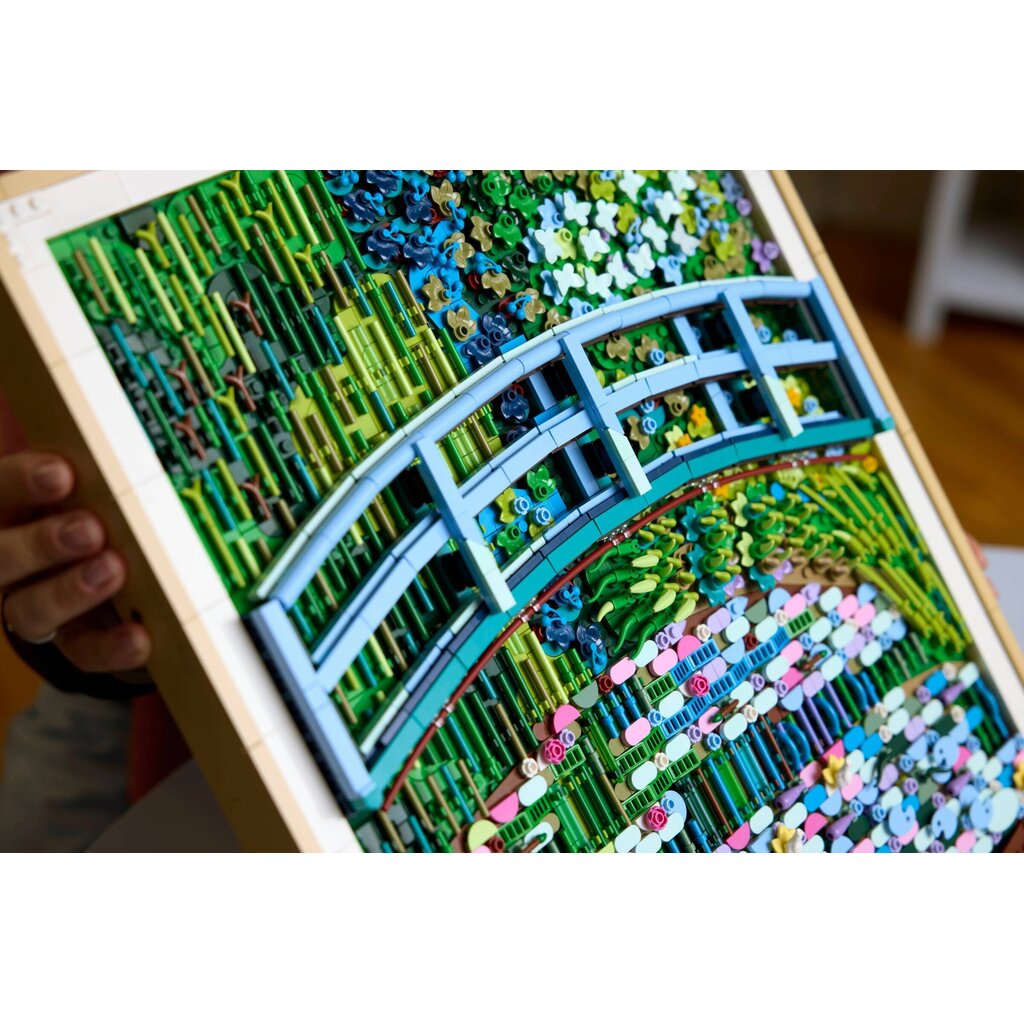 LEGO CLAUDE MONET BRIDGE OVER A POND OF WATER LILIES