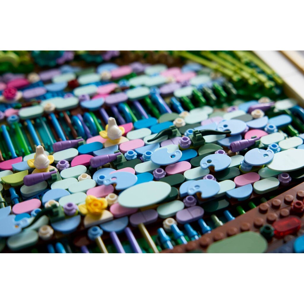 LEGO CLAUDE MONET BRIDGE OVER A POND OF WATER LILIES
