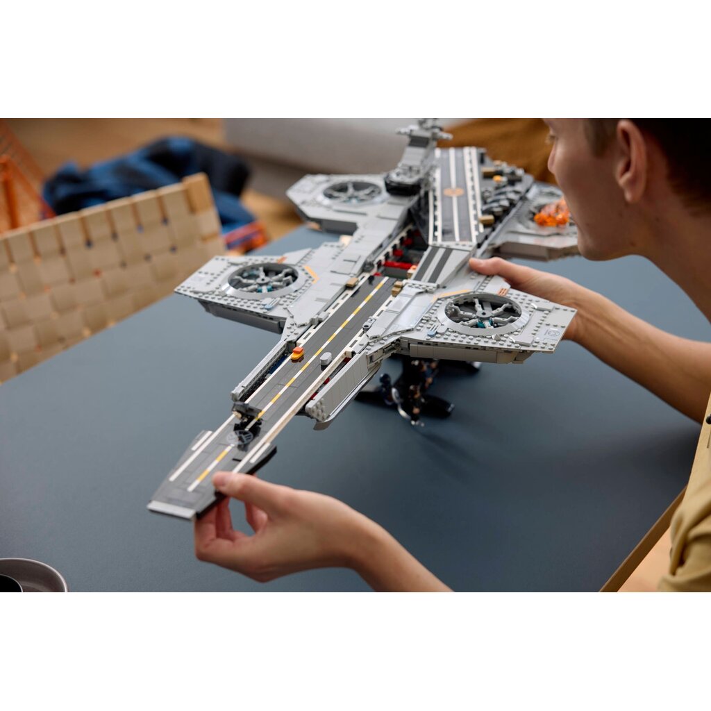 LEGO S.H.I.E.L.D. HELICARRIER