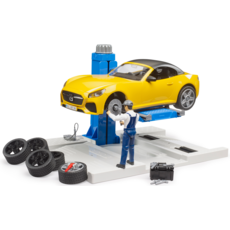 BRUDER TOYS AMERICA CAR SERVICE CENTER WITH ROADSTER BRUDER