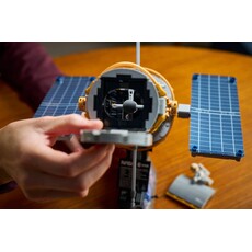 LEGO HUBBLE SPACE TELESCOPE