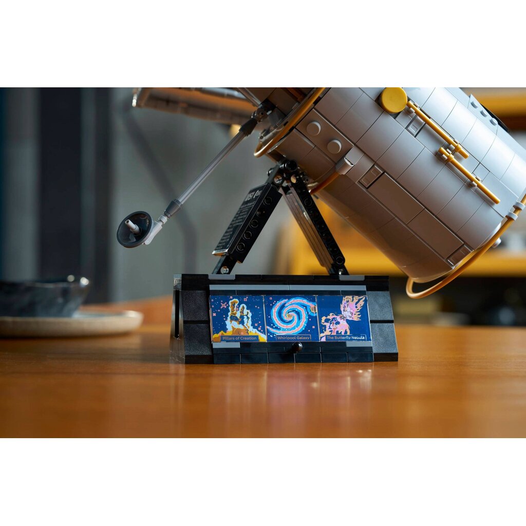 LEGO HUBBLE SPACE TELESCOPE