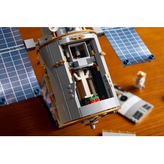 LEGO HUBBLE SPACE TELESCOPE