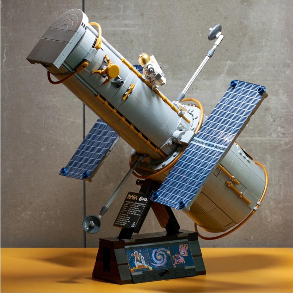 LEGO HUBBLE SPACE TELESCOPE