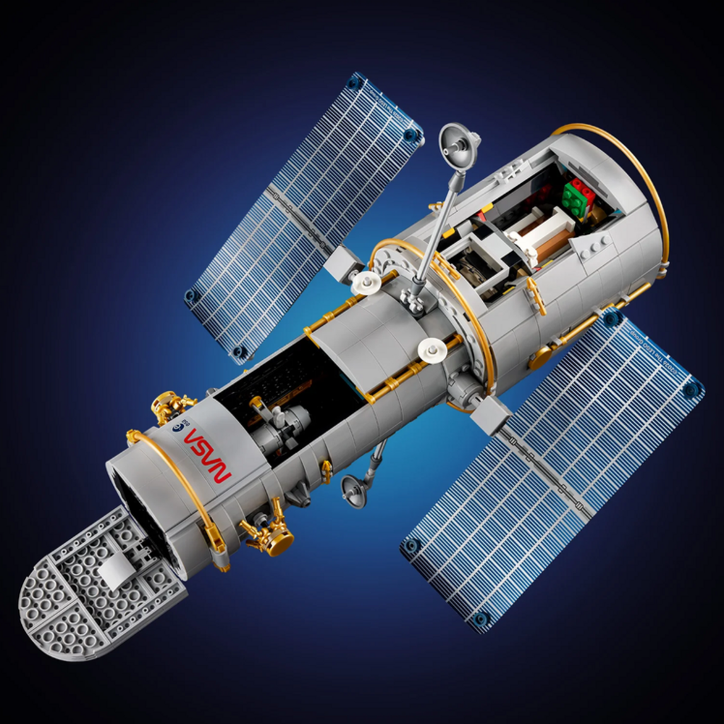LEGO HUBBLE SPACE TELESCOPE