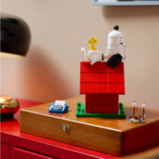 LEGO PEANUTS: SNOOPY'S DOGHOUSE