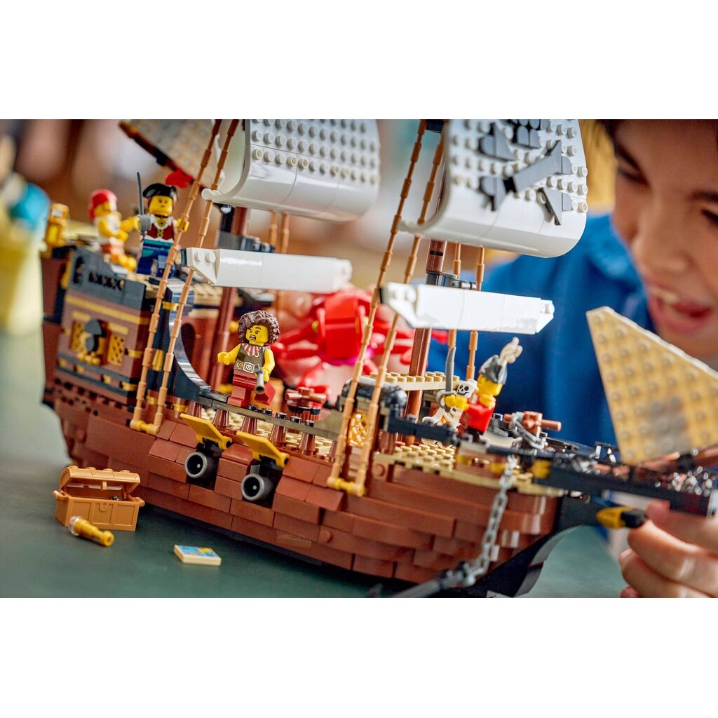 LEGO ICONIC PIRATE SHIP