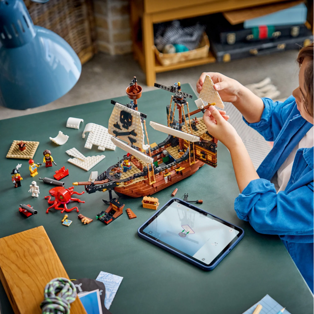LEGO ICONIC PIRATE SHIP