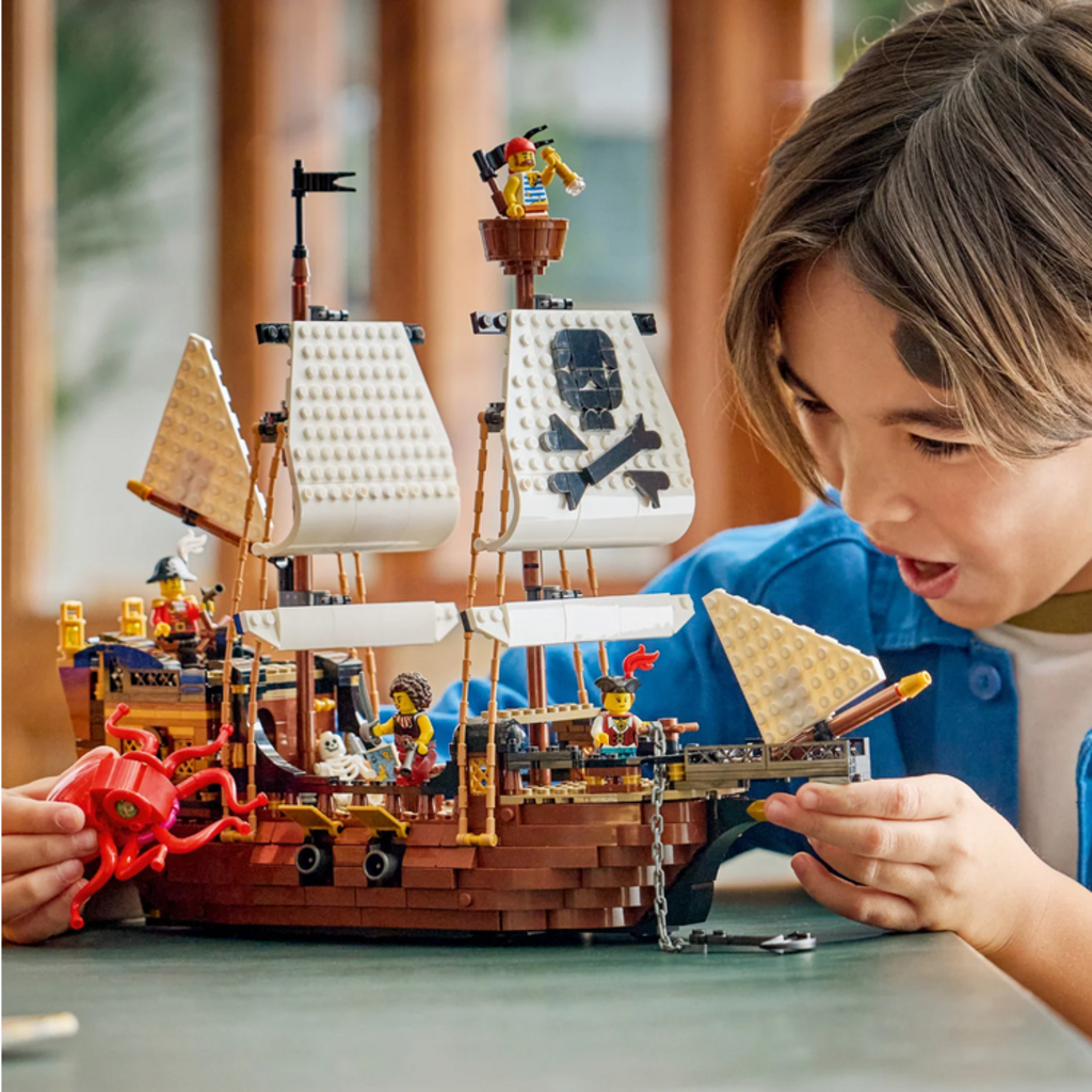 LEGO ICONIC PIRATE SHIP