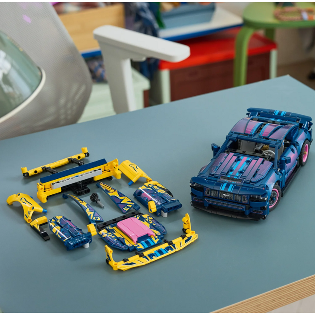 LEGO CUSTOM GARAGE FORD MUSTANG GT CAR