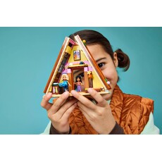 LEGO NATURE GLAMPING CABIN