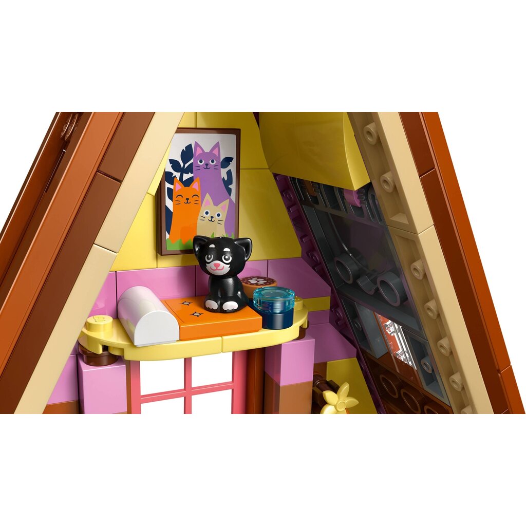 LEGO NATURE GLAMPING CABIN