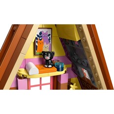 LEGO NATURE GLAMPING CABIN