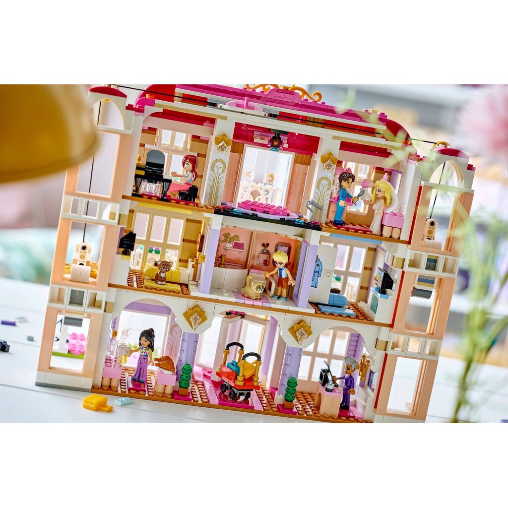 LEGO HEARTLAKE CITY GRAND HOTEL