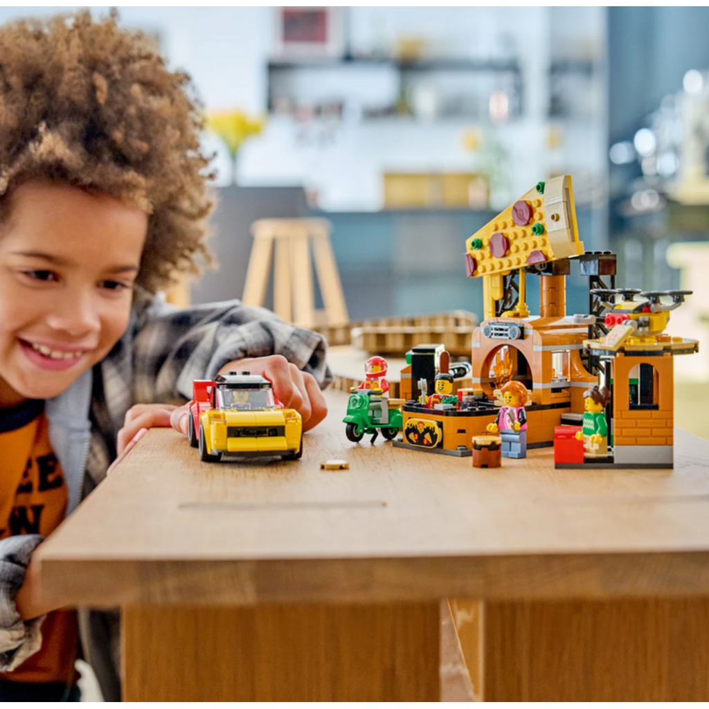 LEGO PIZZA DELIVERY EXPERIENCE WITH VEHICLES