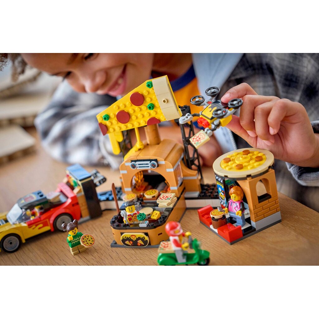 LEGO PIZZA DELIVERY EXPERIENCE WITH VEHICLES
