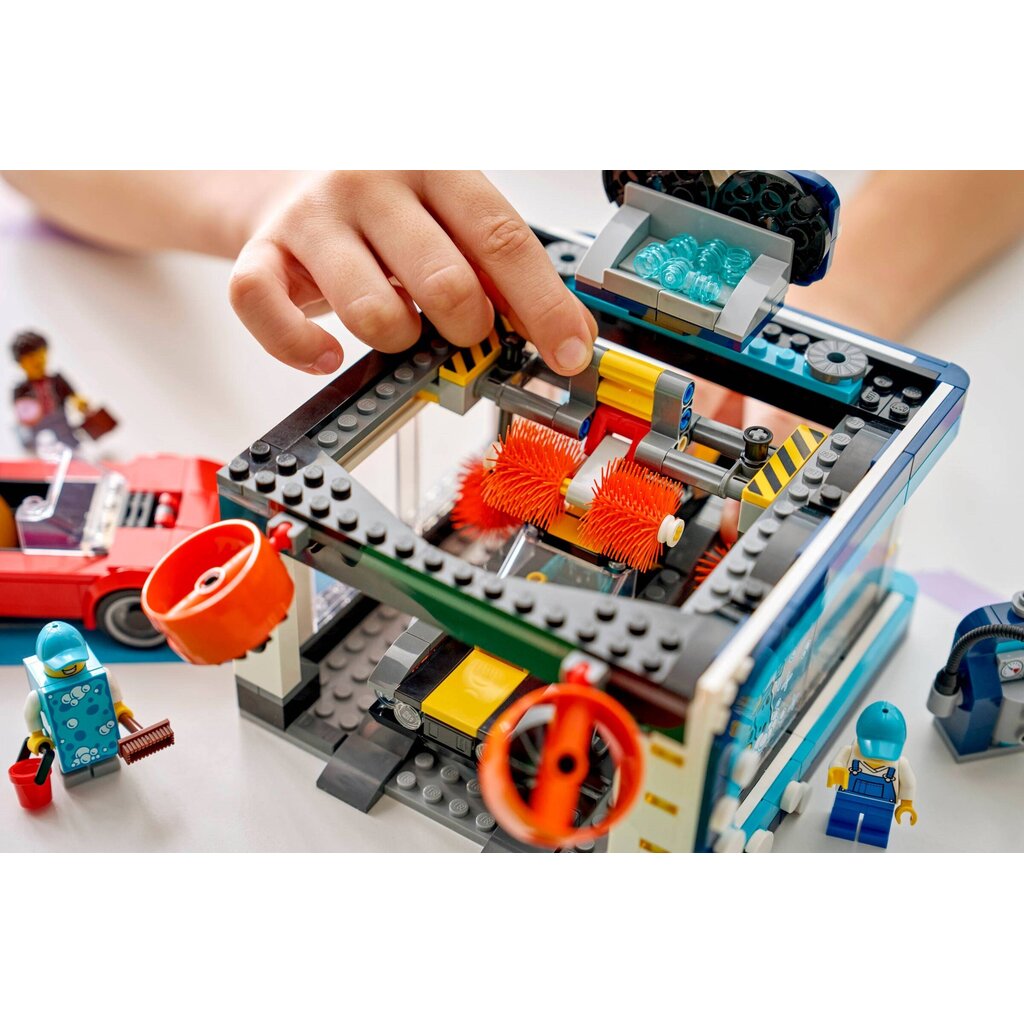 LEGO DRIVE-THROUGH CAR WASH