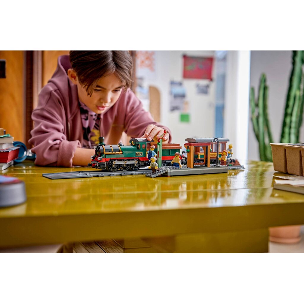 LEGO VINTAGE STEAM TRAIN