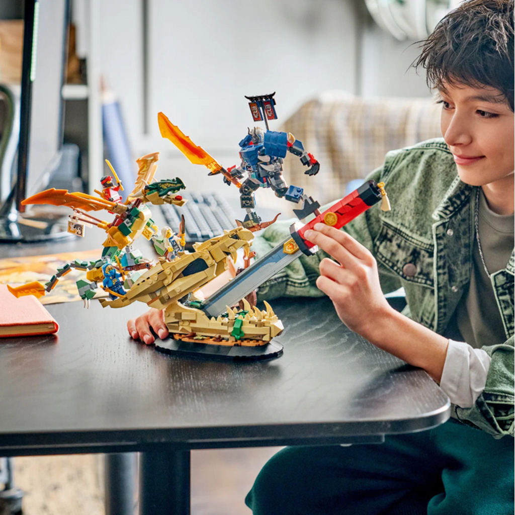 LEGO BATTLE AT THE DRAGON'S BLADE