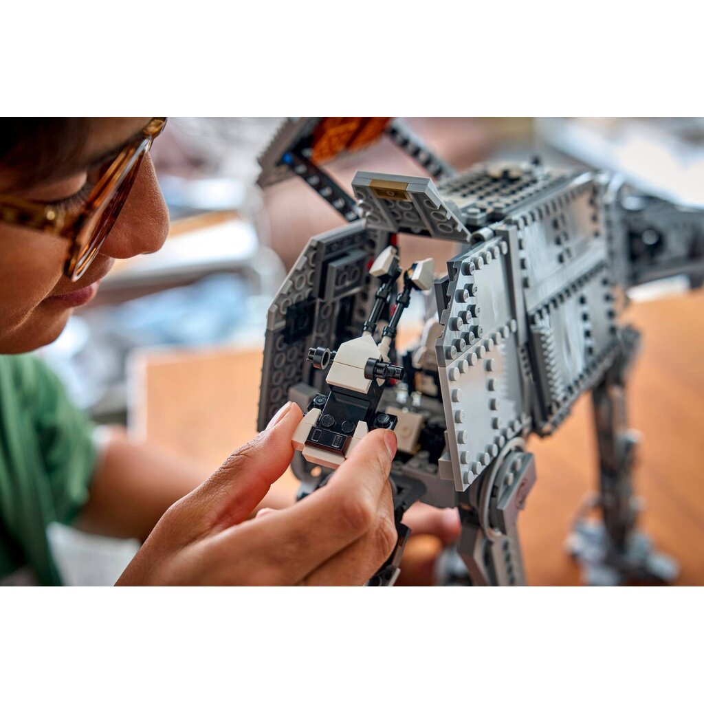 LEGO IMPERIAL REMNANT AT-AT WITH INT-4