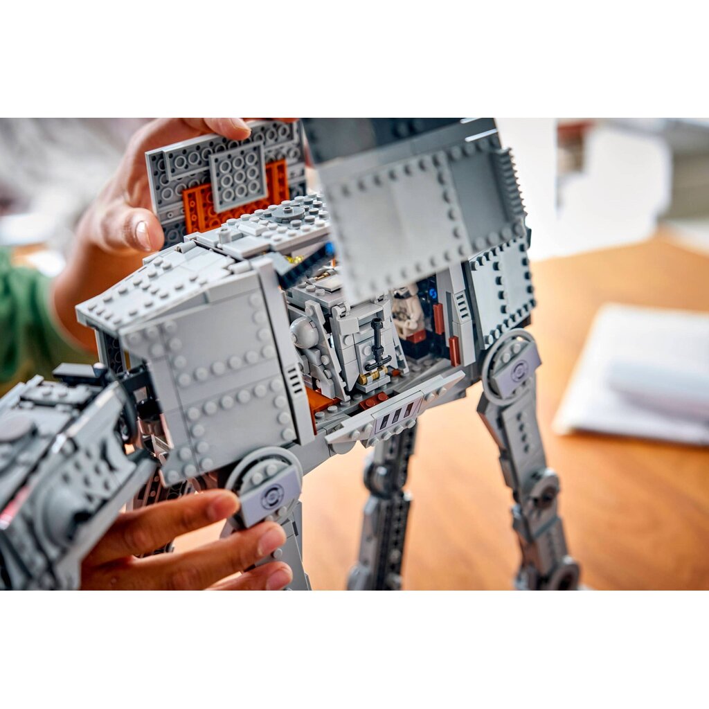 LEGO IMPERIAL REMNANT AT-AT WITH INT-4