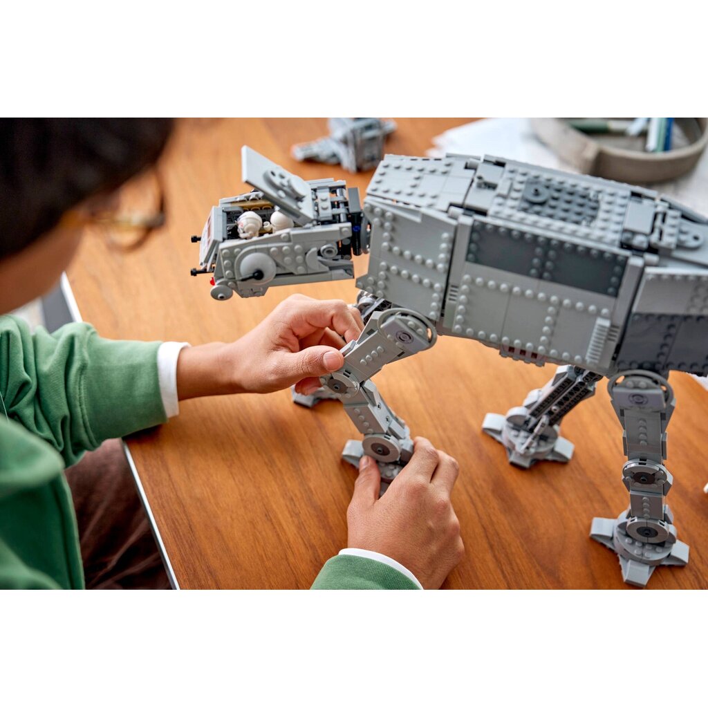 LEGO IMPERIAL REMNANT AT-AT WITH INT-4