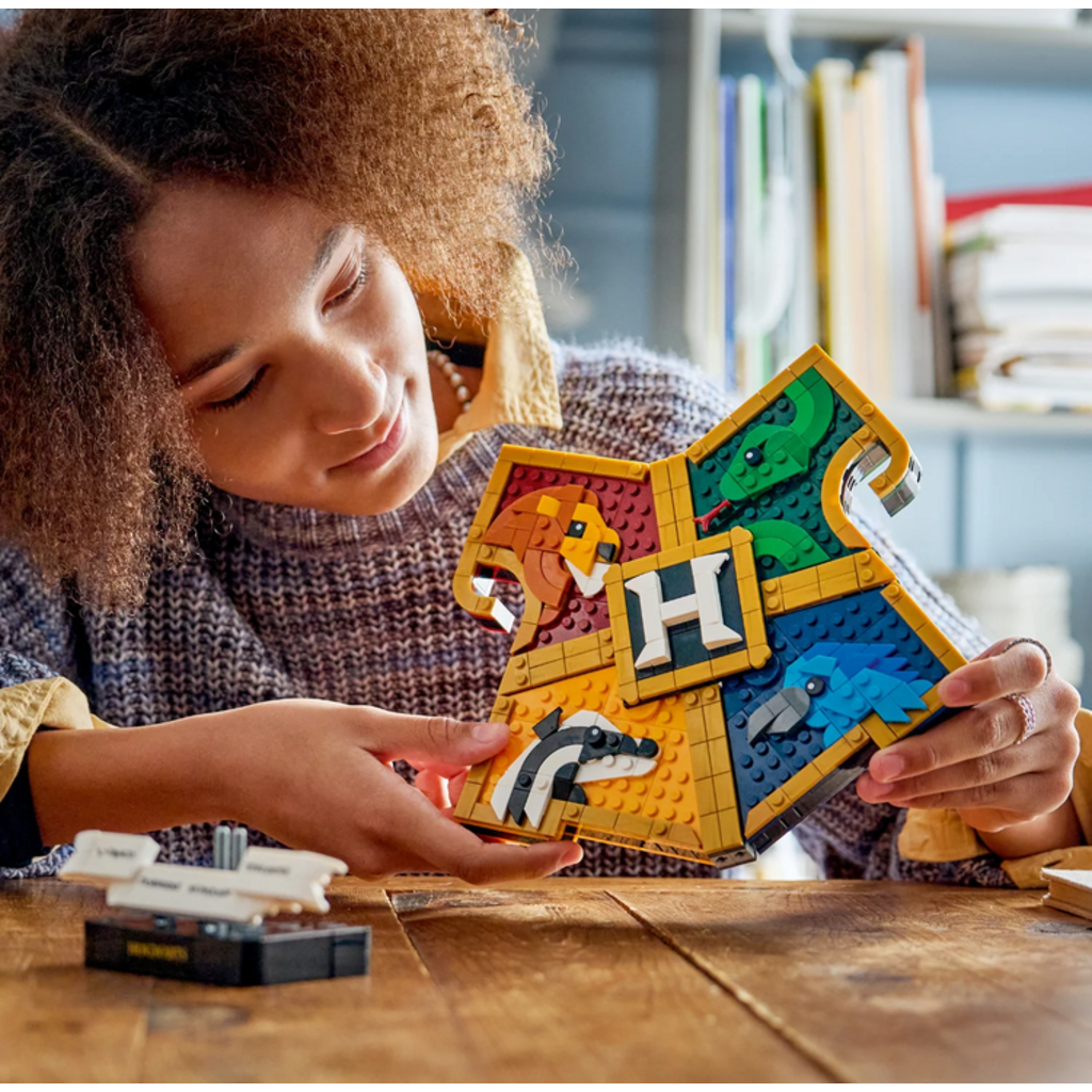 LEGO HOGWARTS HOUSE CREST