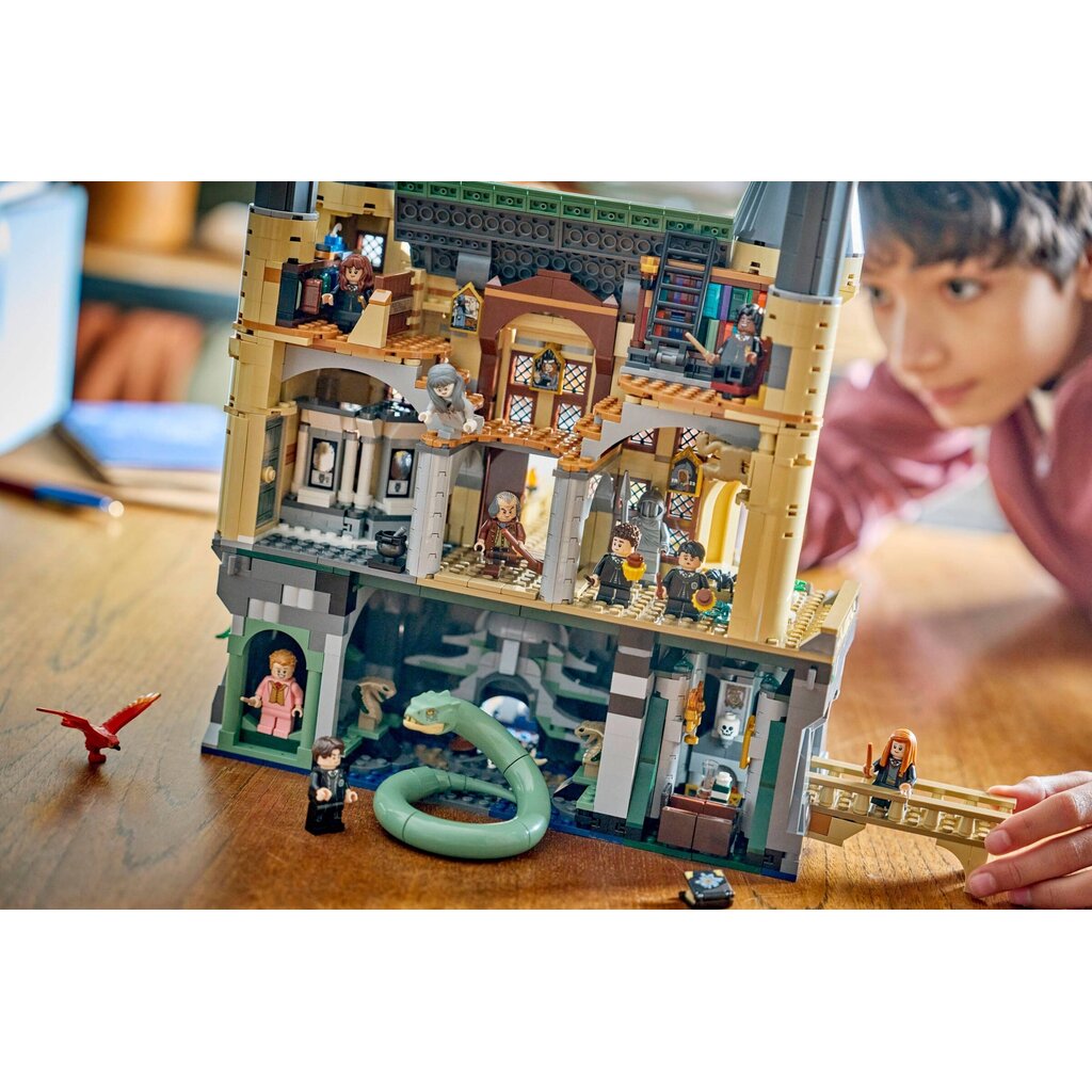 LEGO HOGWARTS CASTLE EAST WING