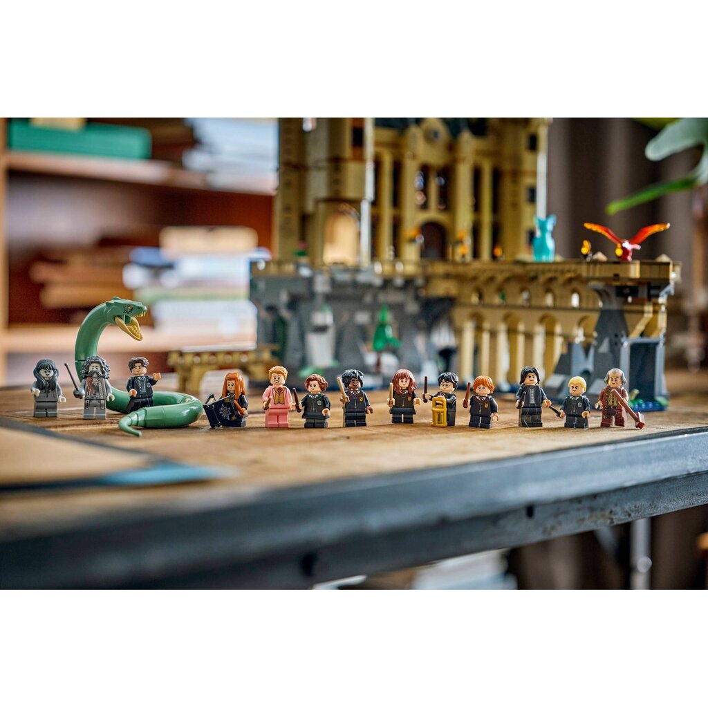 LEGO HOGWARTS CASTLE EAST WING