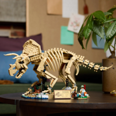 LEGO DINOSAUR FOSSILS: TRICERATOPS