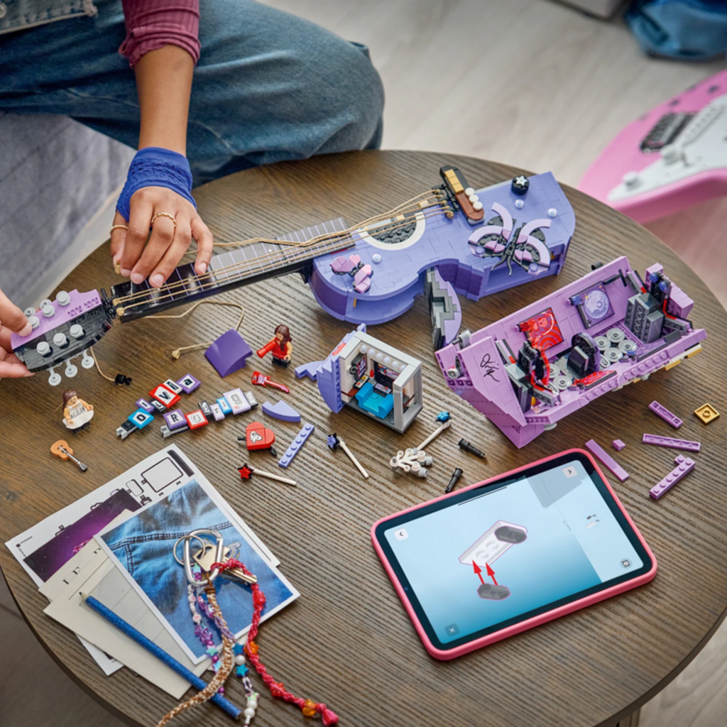LEGO OLIVIA RODRIGO'S DUAL GUITAR