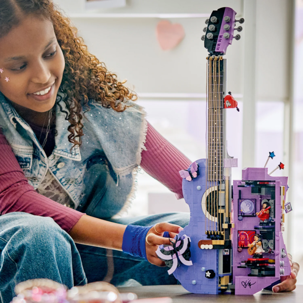 LEGO OLIVIA RODRIGO'S DUAL GUITAR