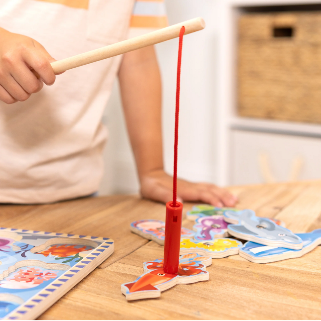 MELISSA AND DOUG FISHING MAGNETIC PUZZLE GAME