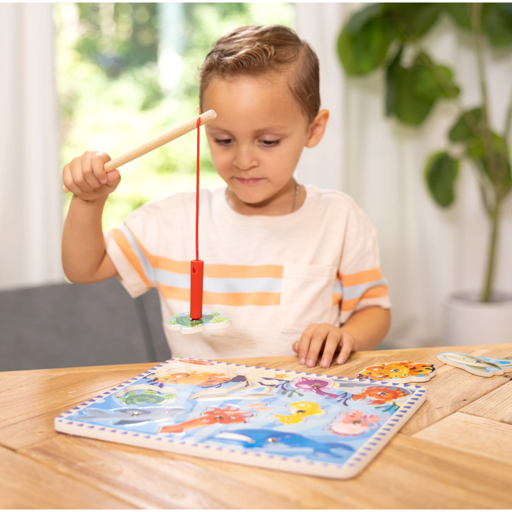 MELISSA AND DOUG FISHING MAGNETIC PUZZLE GAME